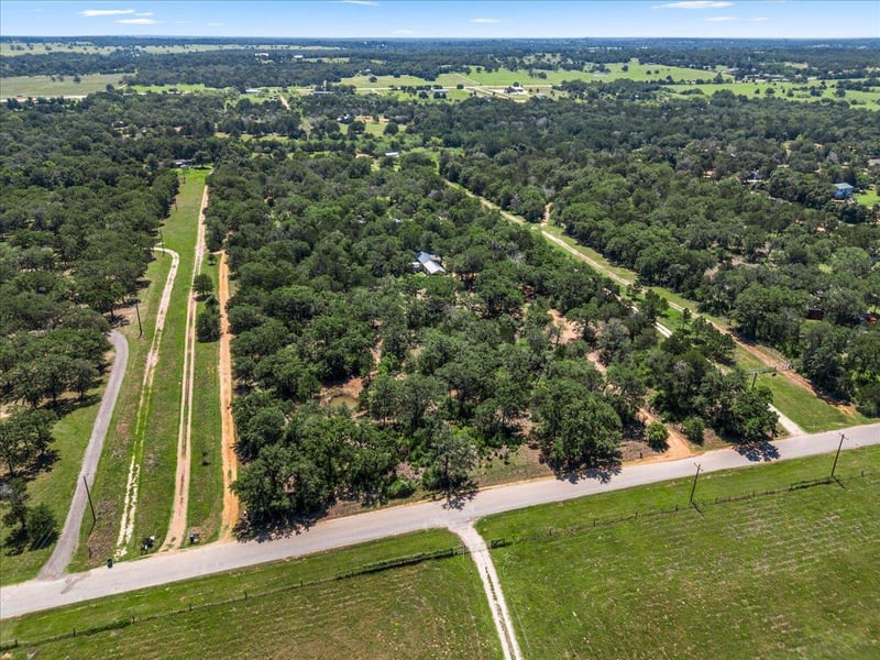 247 Pine Valley Loop, Smithville, TX 78957