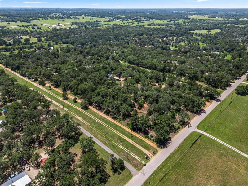 247 Pine Valley Loop, Smithville, TX 78957