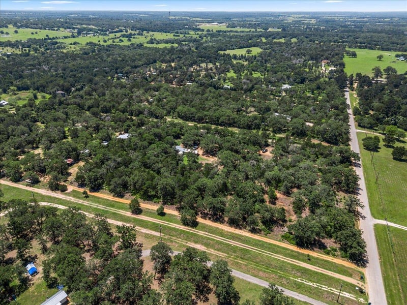 247 Pine Valley Loop, Smithville, TX 78957