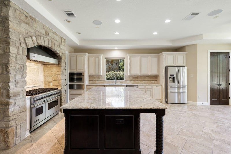 105 Aruba CT, Lakeway, TX 78734