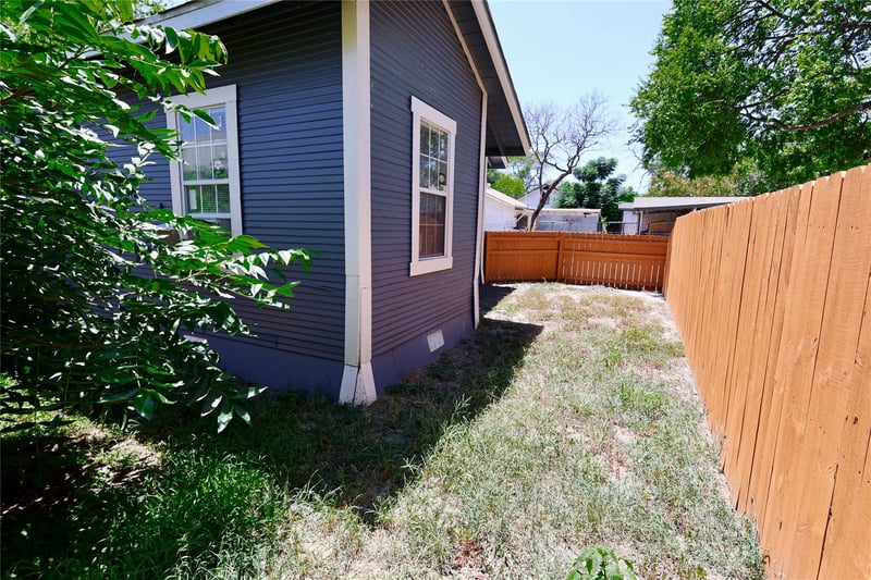2323 Salinas ST, San Antonio, TX 78207