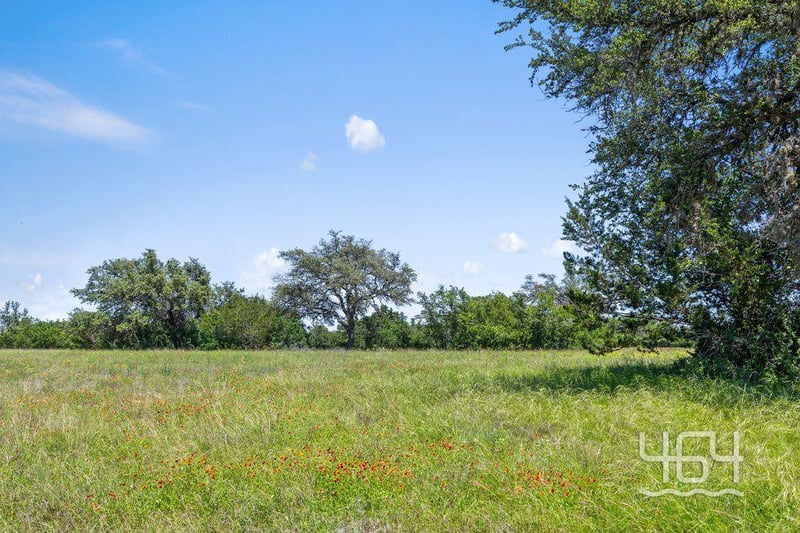 26 Coastal Loop DR, Johnson City, TX 78636