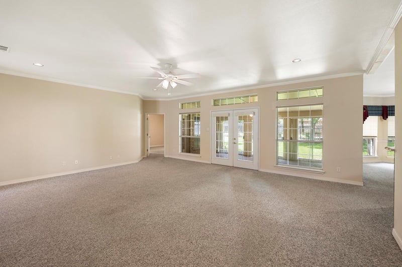 1906 Meadow Ridge DR, Taylor, TX 76574