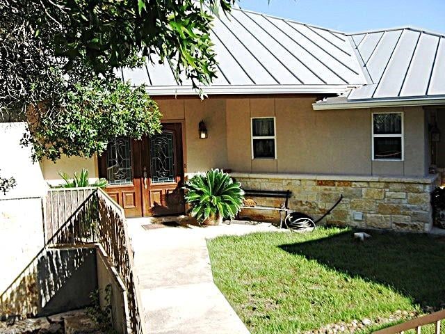 2552 Connie DR, Canyon Lake, TX 78133