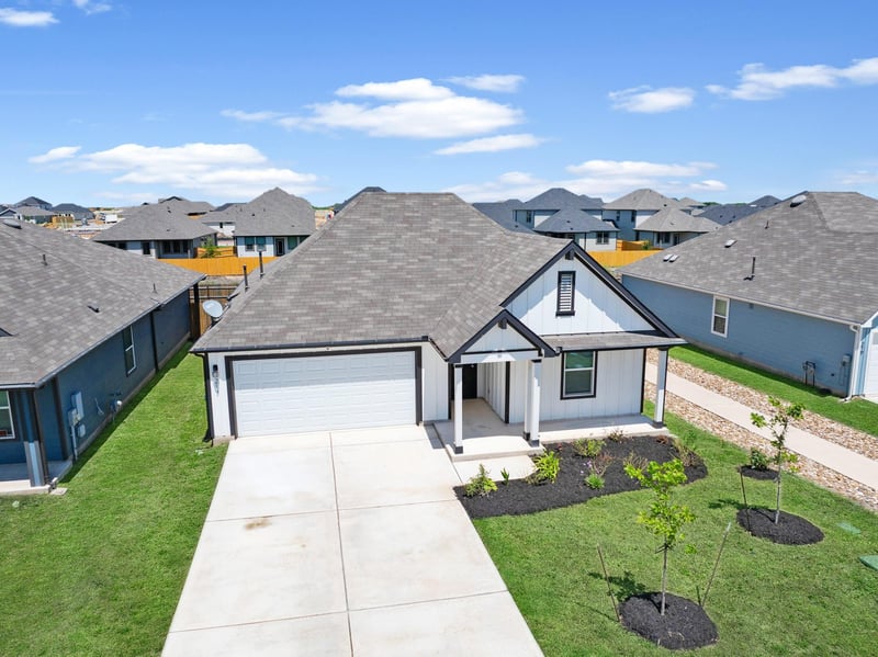 217 Sweetwater Creek LN, Hutto, TX 78634