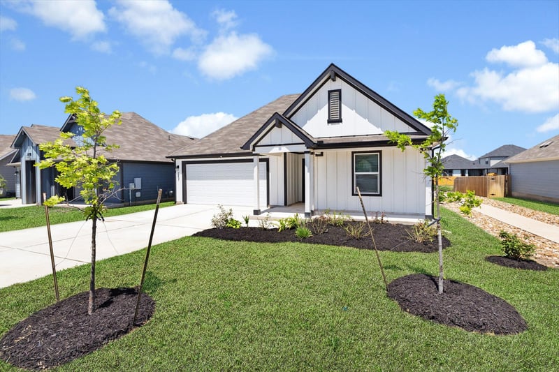 217 Sweetwater Creek LN, Hutto, TX 78634