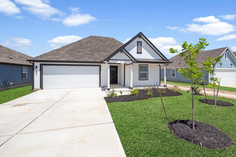 217 Sweetwater Creek LN, Hutto, TX 78634