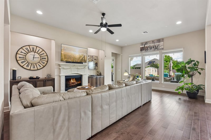 104 Skylark LN, Hutto, TX 78634