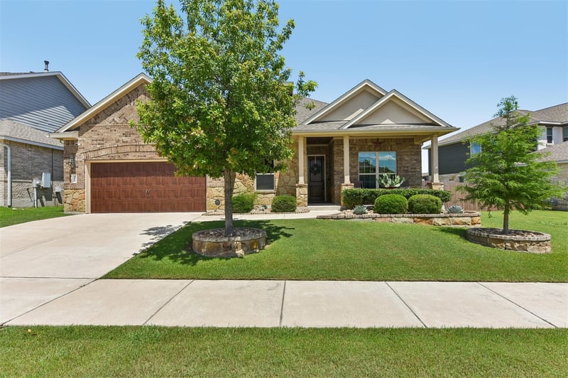 104 Skylark LN, Hutto, TX 78634