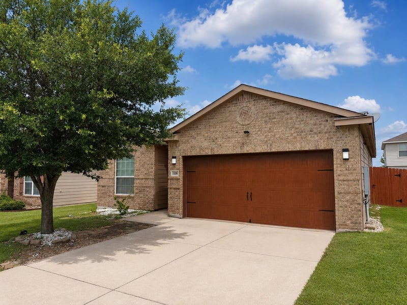 128 Robertson LN, Jarrell, TX 76537