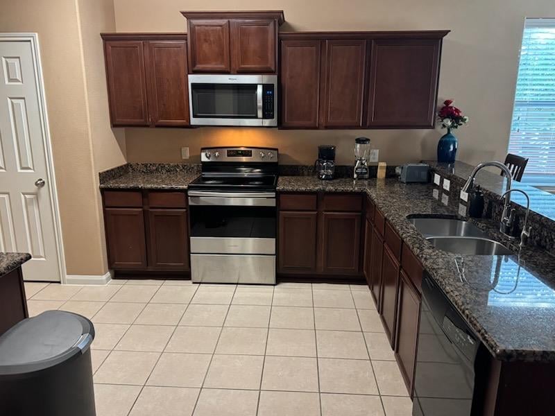 128 Robertson LN, Jarrell, TX 76537