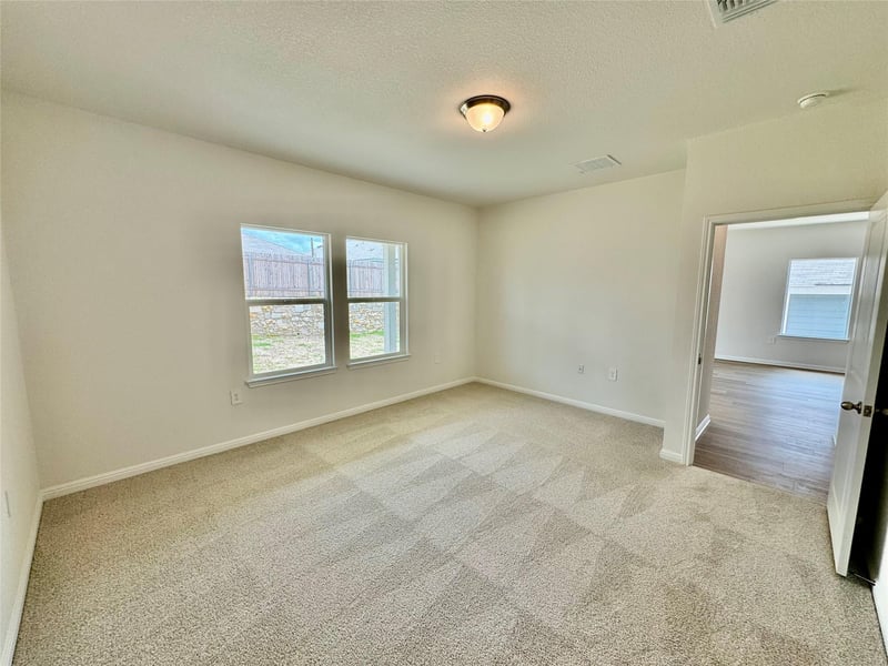 5017 Stockton LN, Del Valle, TX 78617