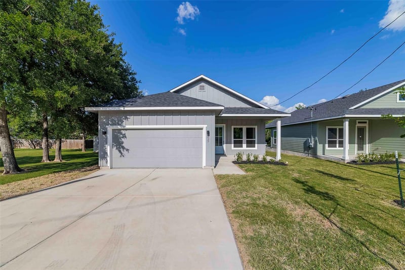 627 Birch LN, Cottonwood Shores, TX 78657