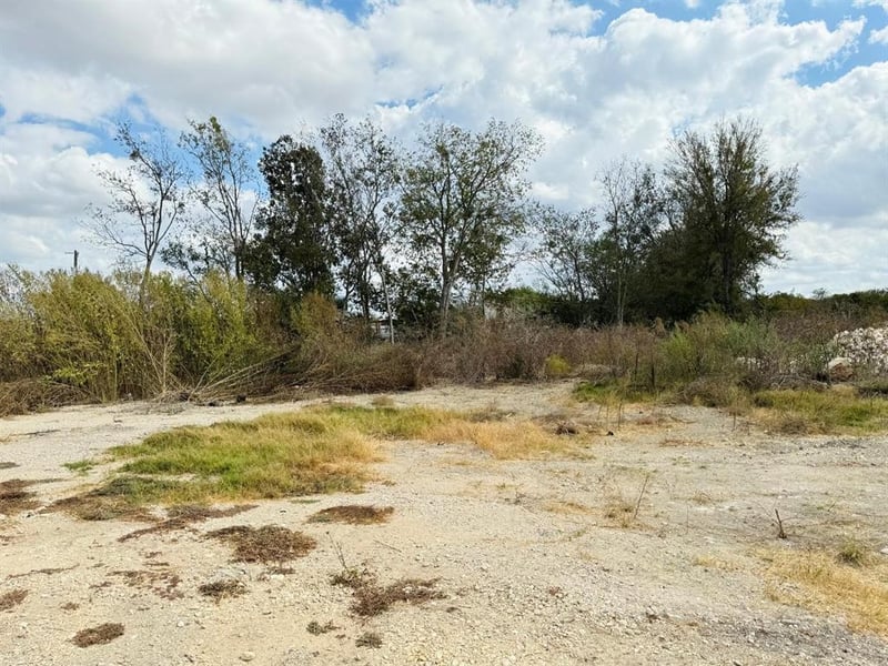 6607 Fm 1327 RD, Austin, TX 78747