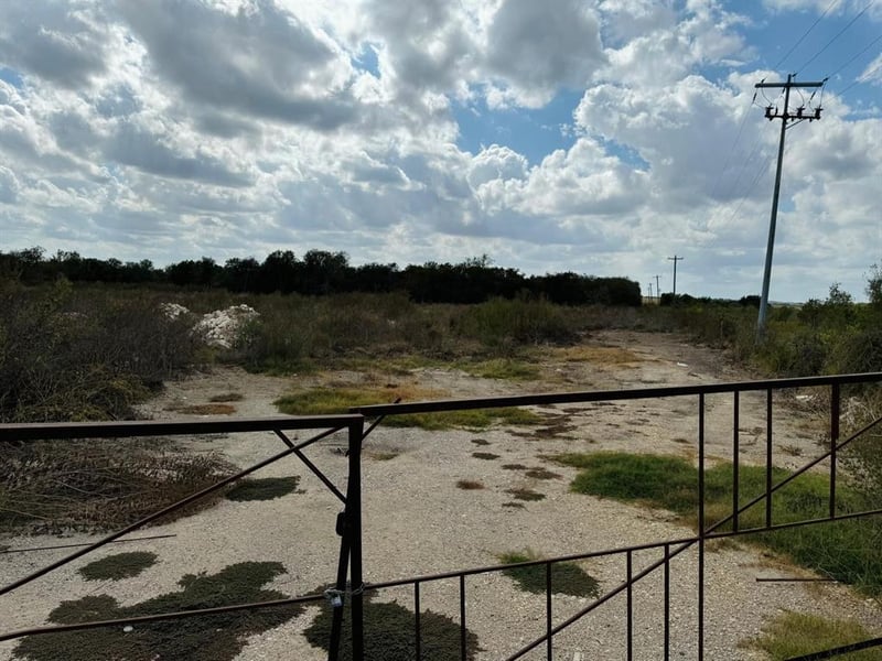6607 Fm 1327 RD, Austin, TX 78747
