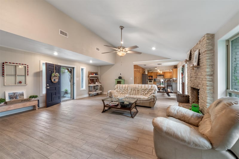 302 Lake Creek DR, Round Rock, TX 78681