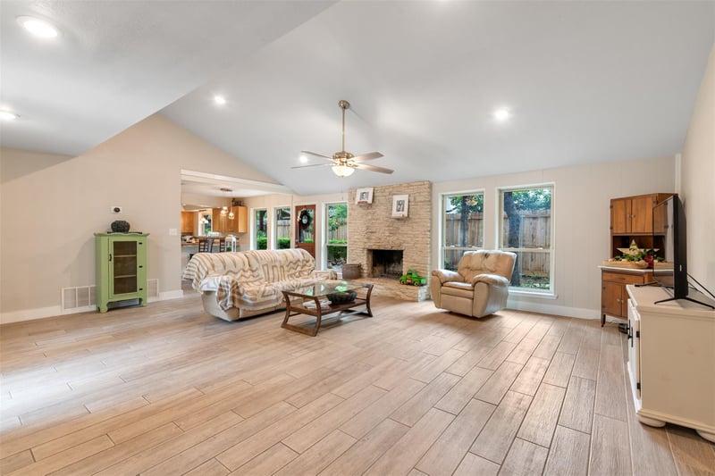 302 Lake Creek DR, Round Rock, TX 78681
