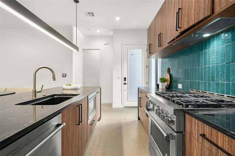 219 Lessin LN #6, Austin, TX 78704