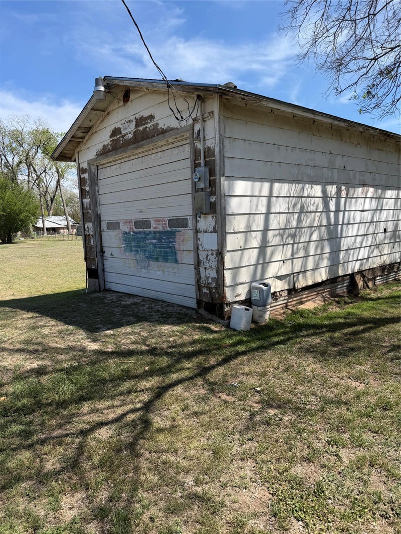 1603 Man O War DR, Del Valle, TX 78617