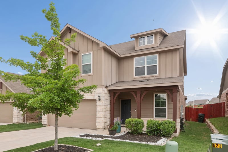 160 Sweetleaf DR, Buda, TX 78610