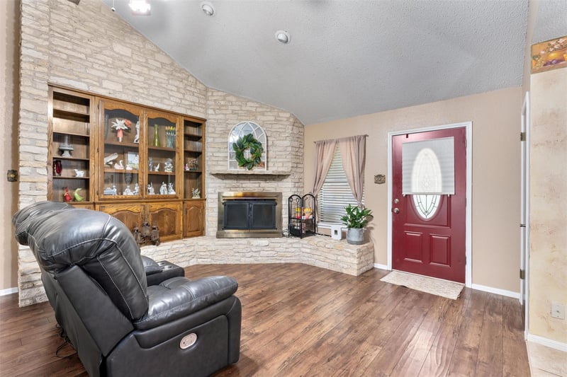 401 Drake LN, Taylor, TX 76574