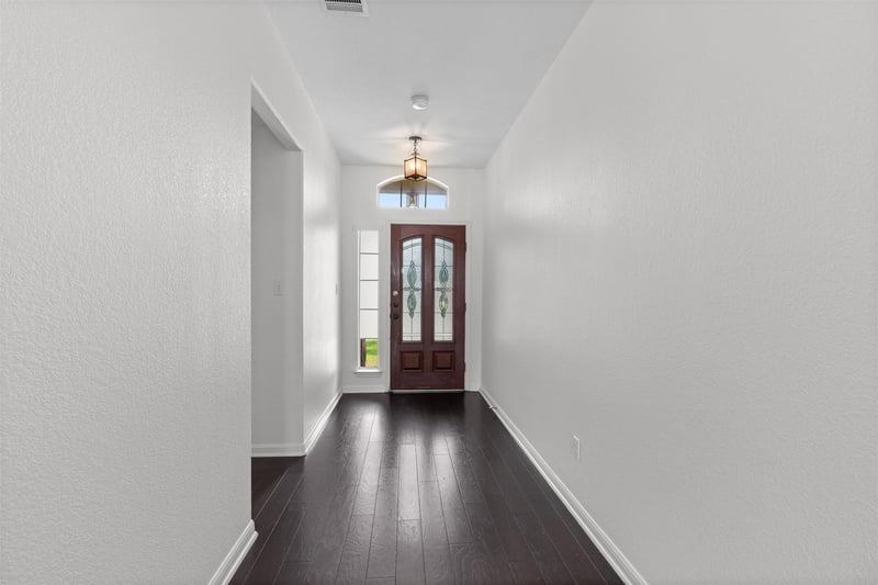 1049 Regency LN, Round Rock, TX 78665