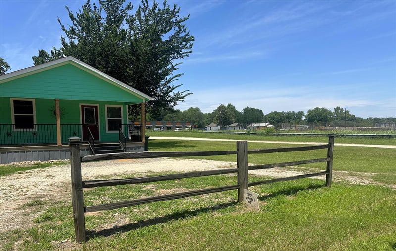200 Prima ST, Smithville, TX 78957