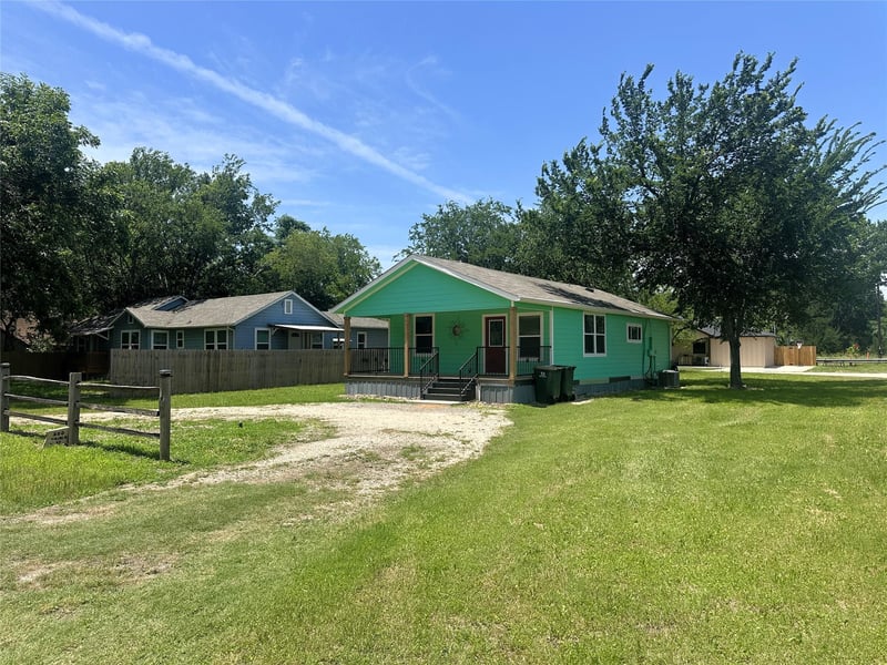 200 Prima ST, Smithville, TX 78957