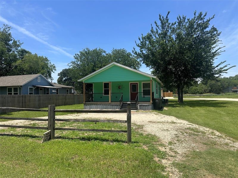 200 Prima ST, Smithville, TX 78957