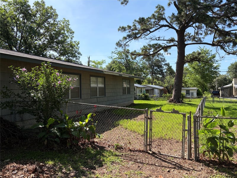 2109 Murray Ave, Rockdale, TX 76567