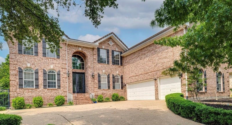 14 Torrington LN, The Hills, TX 78738