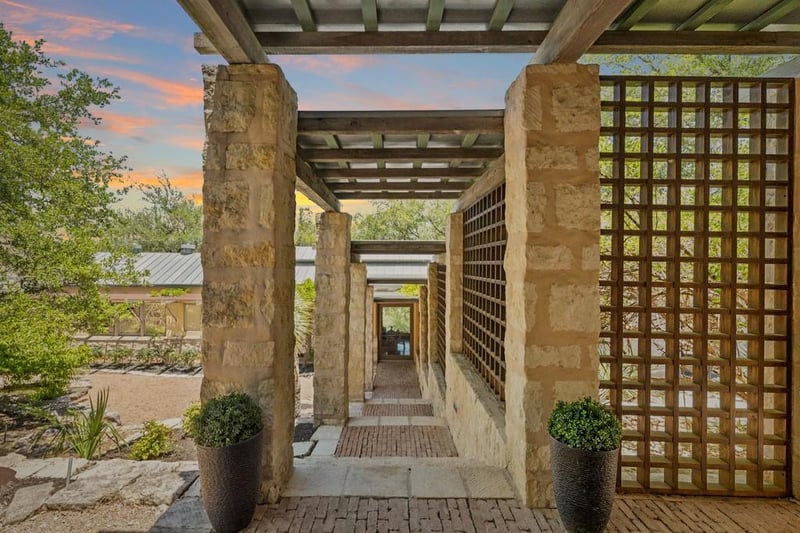 25014 Pedernales Canyon TRL, Spicewood, TX 78669