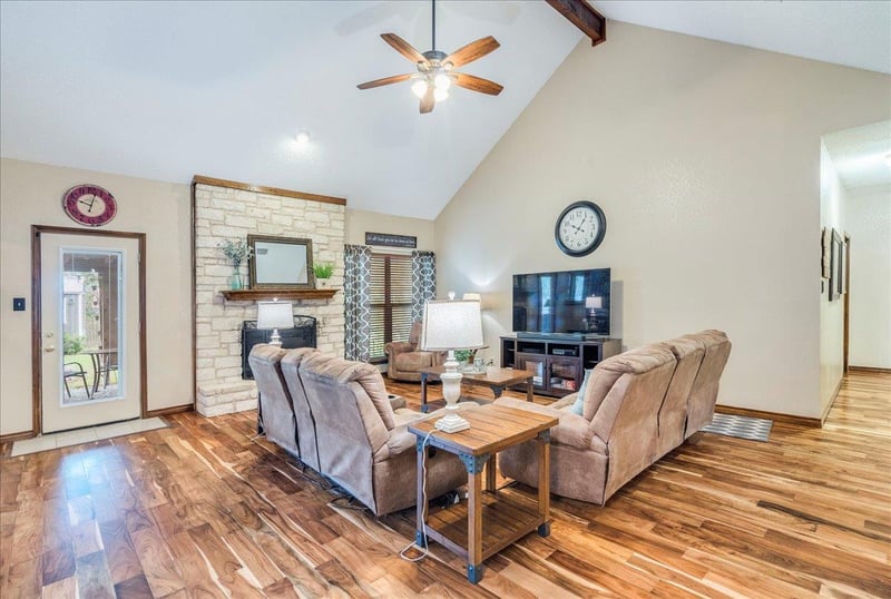 336 Primrose DR, Kyle, TX 78640