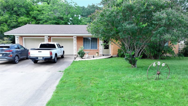 606 Liberty Ave, Round Rock, TX 78664