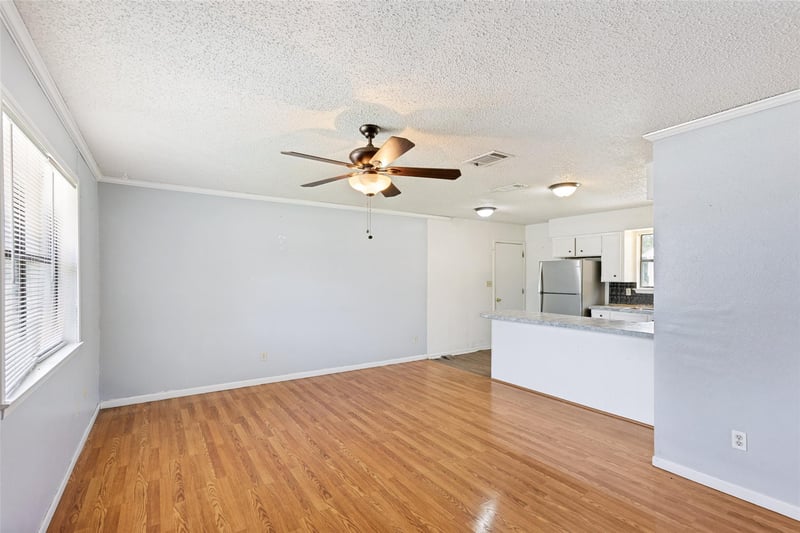 1516 Mclain ST, Taylor, TX 76574