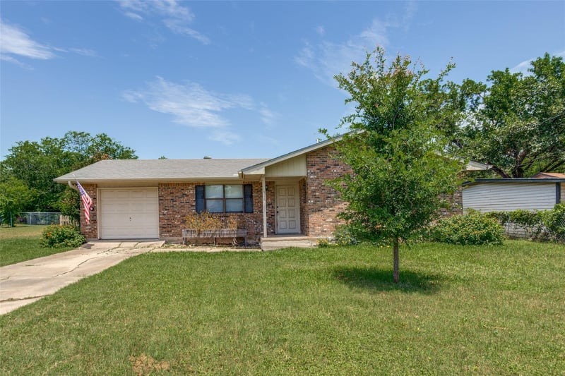 1516 Mclain ST, Taylor, TX 76574