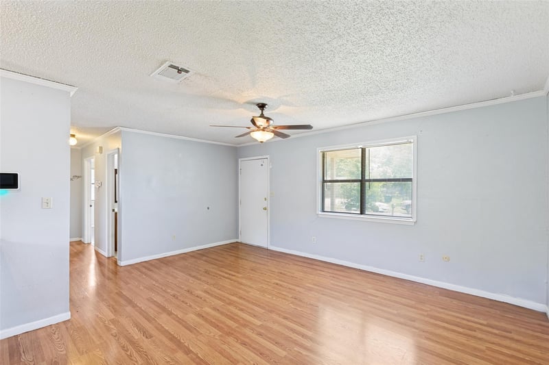1516 Mclain ST, Taylor, TX 76574