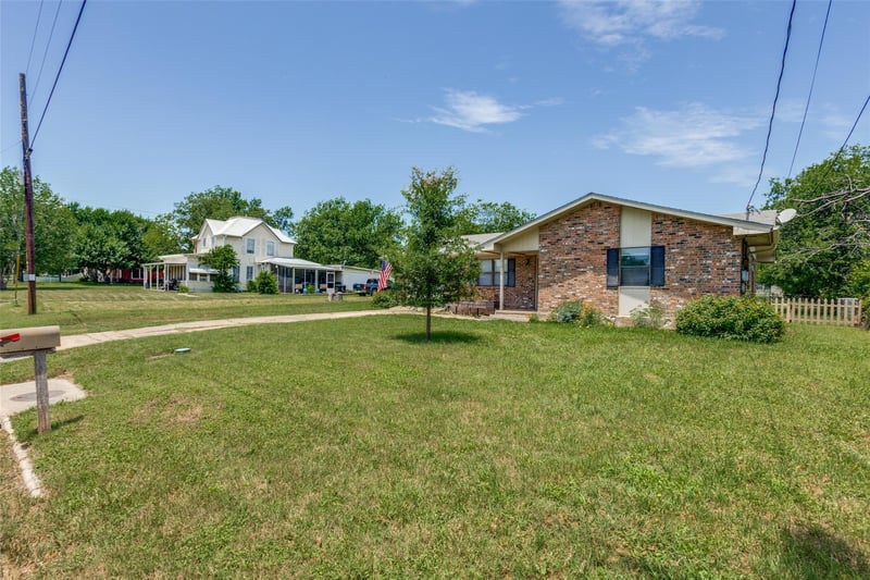 1516 Mclain ST, Taylor, TX 76574