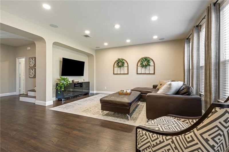 1524 Uhland DR, Leander, TX 78641