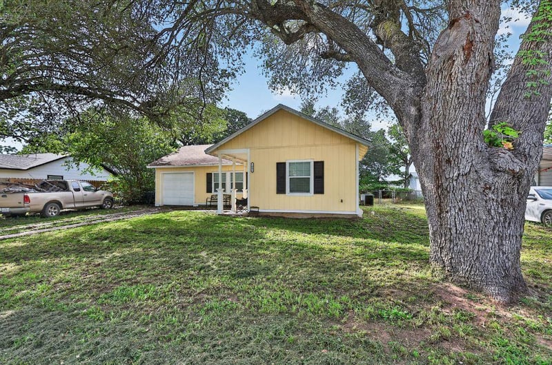 1002 Haley Ave, Rockdale, TX 76567