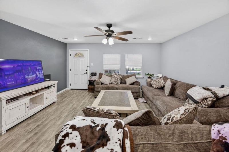1002 Haley Ave, Rockdale, TX 76567