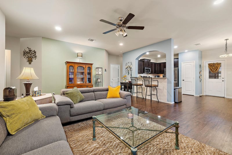 125 Beth Ann Loop, Taylor, TX 76574