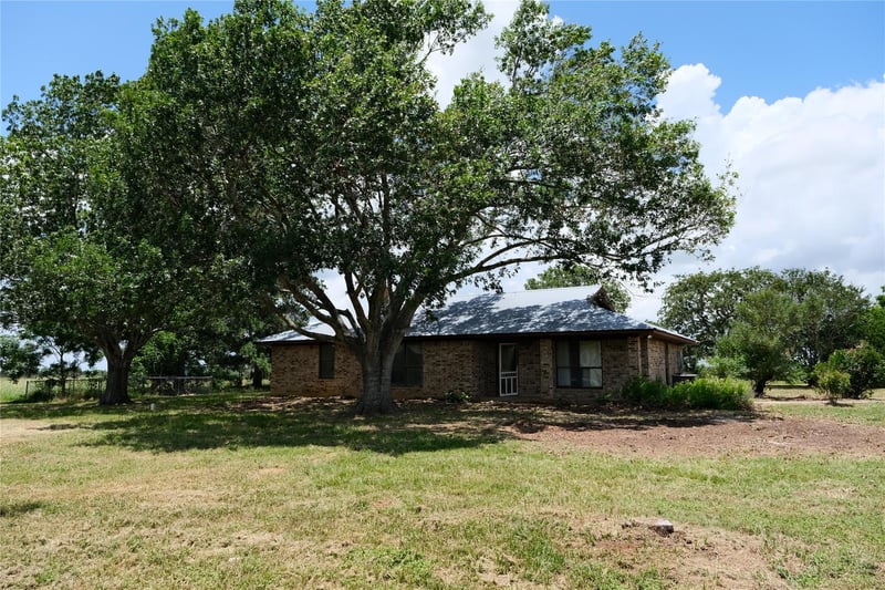 240 Mcacres DR, Mcdade, TX 78650