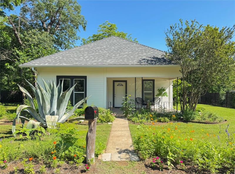 302 Brenham ST, Elgin, TX 78621
