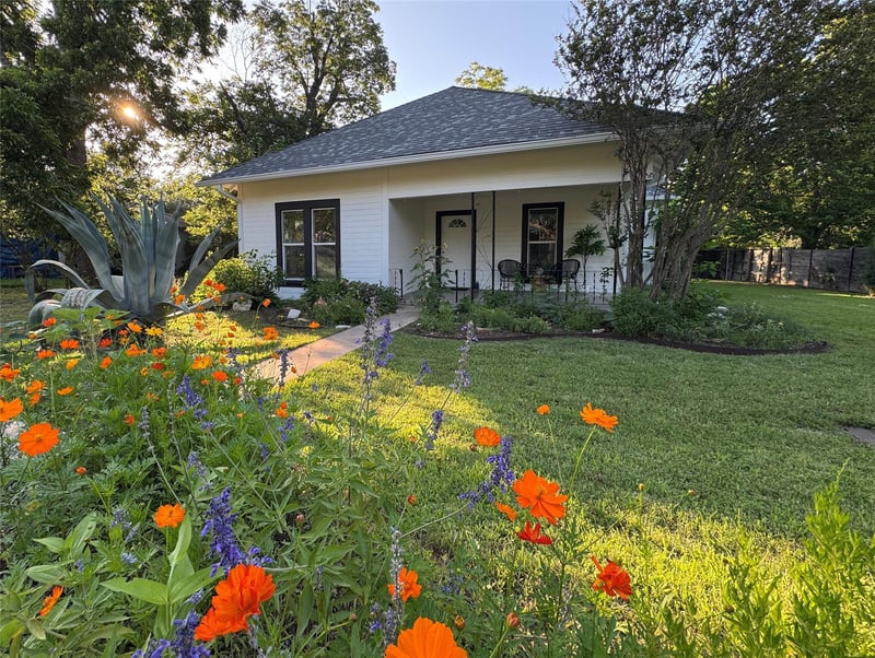 302 Brenham ST, Elgin, TX 78621