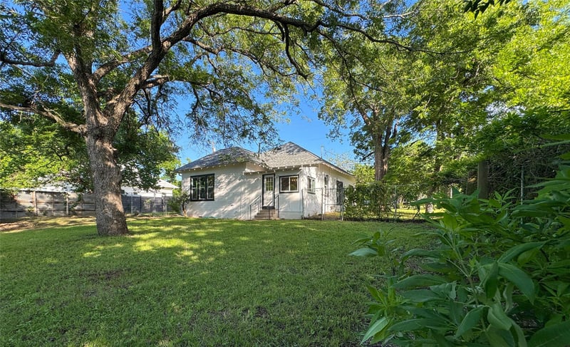 302 Brenham ST, Elgin, TX 78621