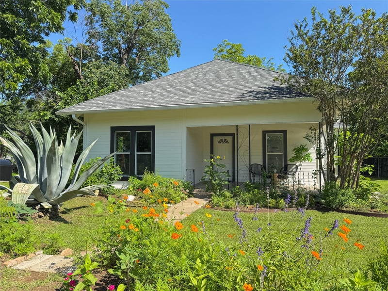 302 Brenham ST, Elgin, TX 78621