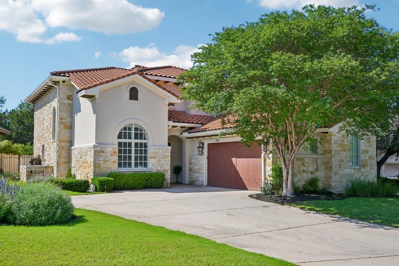 14 Camwood TRL, The Hills, TX 78738