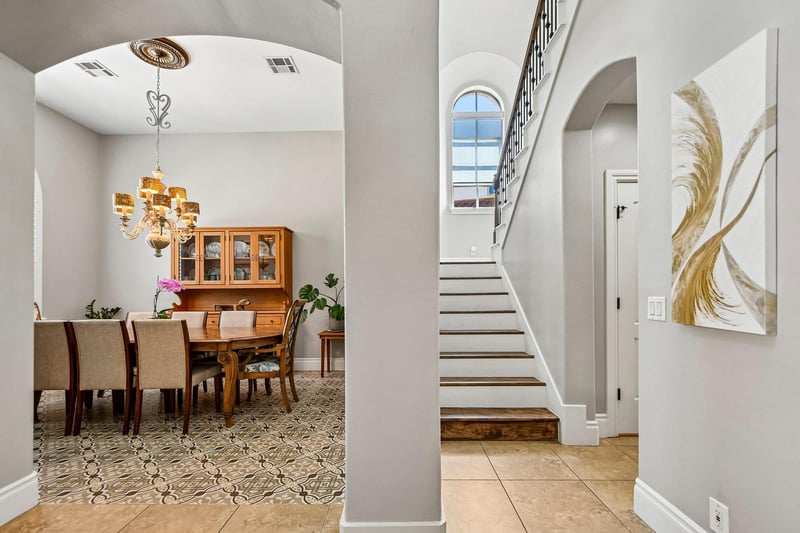 14 Camwood TRL, The Hills, TX 78738