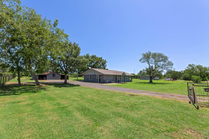 3363 Fm 713 , Lockhart, TX 78644